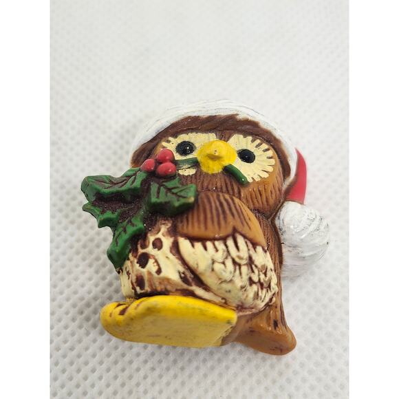 Hallmark PIN Christmas Vintage OWL in SANA HAT with Holly 1980 Holiday Brooch - Picture 2 of 4